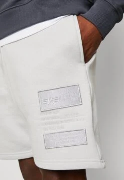 Alpha Industries PATCH - Shorts - Pastel Grey -Alpha Industries 76dbd4de432d44f58fe470d47d72dcea