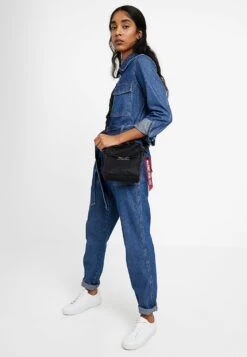 Alpha Industries CREW CARRY BAG - Umhängetasche - Black -Alpha Industries 8504ff8654634faf97c12245e4082e05