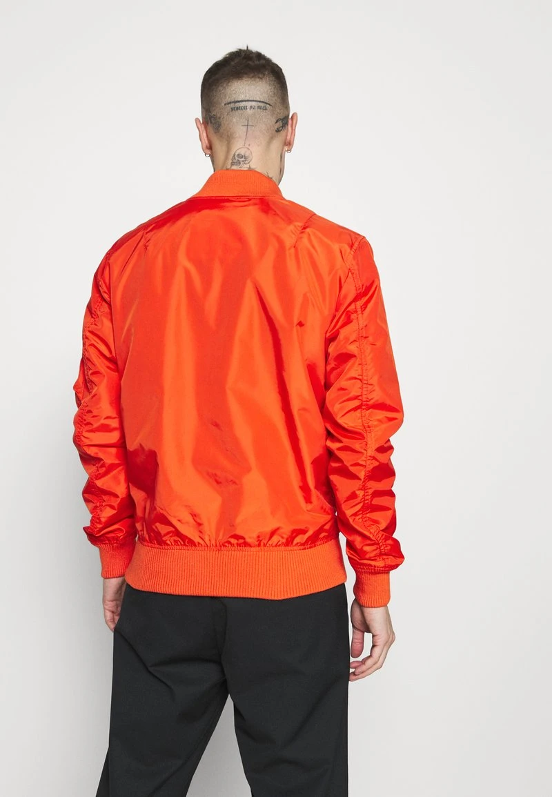Alpha Industries MA-1 - Bomberjacke - Atomic Red 3 Alpha Industries MA-1 - Bomberjacke - Atomic Red – Bild 3