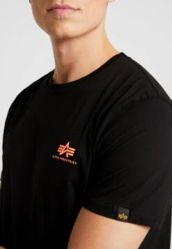 Alpha Industries BASIC SMALL LOGO - T-Shirt Basic - Black / Neon Orange -Alpha Industries e38e9eff285544fc895d2c4e87a7172b