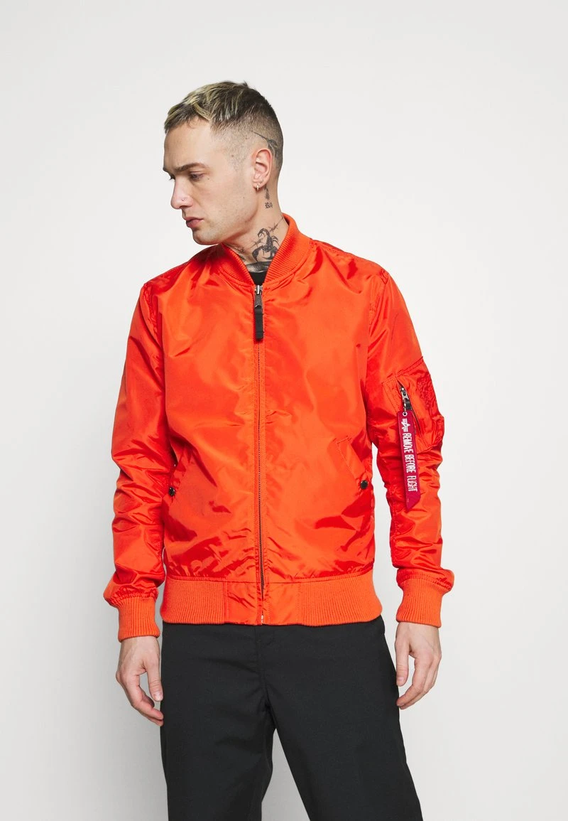 Alpha Industries MA-1 - Bomberjacke - Atomic Red 6 Alpha Industries MA-1 - Bomberjacke - Atomic Red – Bild 6