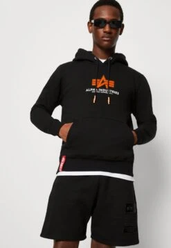 Alpha Industries PATCH - Shorts - Black -Alpha Industries ff0a7d479c2a4bf2af22eb39c89219e9